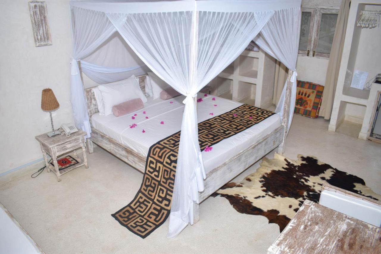 The Villa Luxury Suites Hotel Diani Beach Bagian luar foto