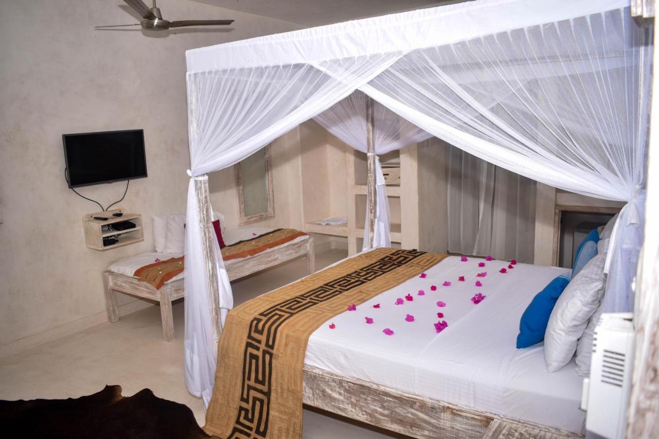 The Villa Luxury Suites Hotel Diani Beach Bagian luar foto