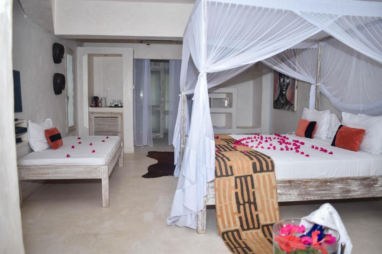 The Villa Luxury Suites Hotel Diani Beach Bagian luar foto