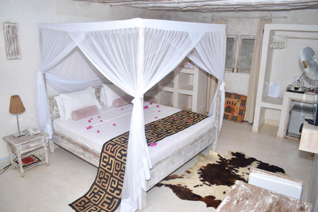 The Villa Luxury Suites Hotel Diani Beach Bagian luar foto