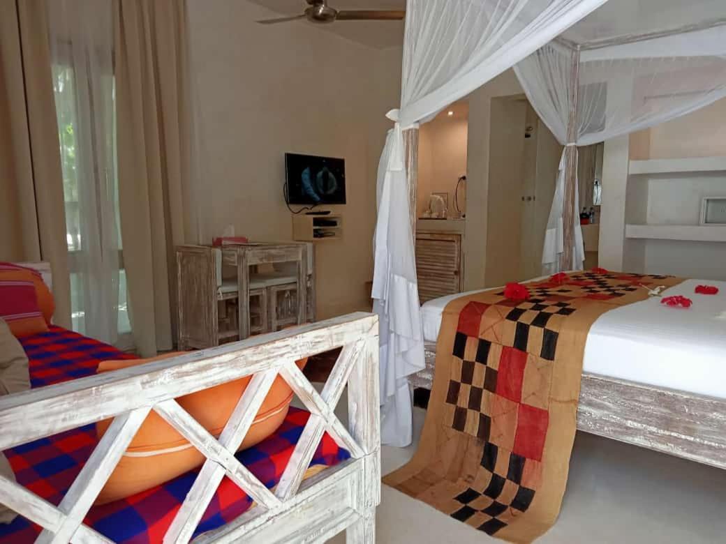 The Villa Luxury Suites Hotel Diani Beach Bagian luar foto