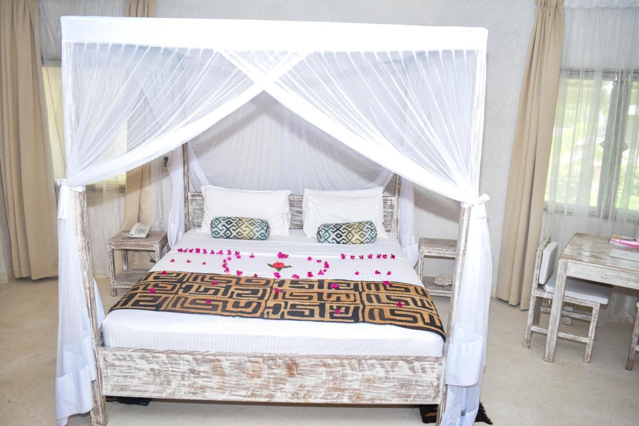 The Villa Luxury Suites Hotel Diani Beach Bagian luar foto