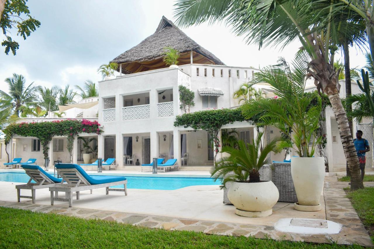 The Villa Luxury Suites Hotel Diani Beach Bagian luar foto