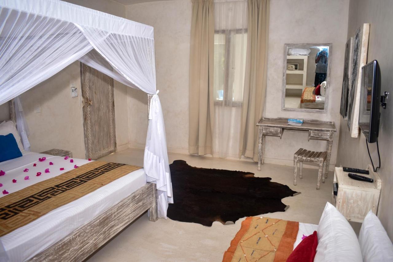 The Villa Luxury Suites Hotel Diani Beach Bagian luar foto