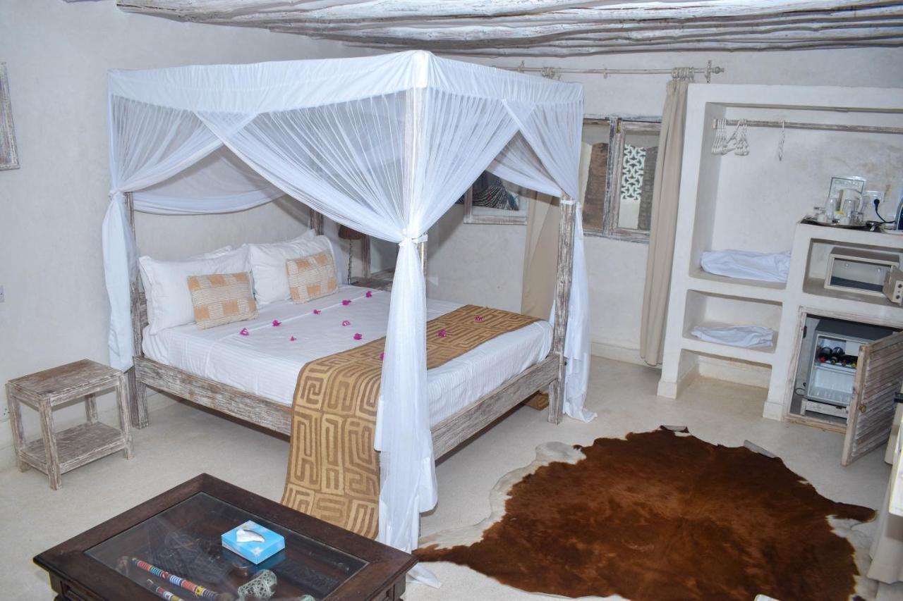 The Villa Luxury Suites Hotel Diani Beach Bagian luar foto