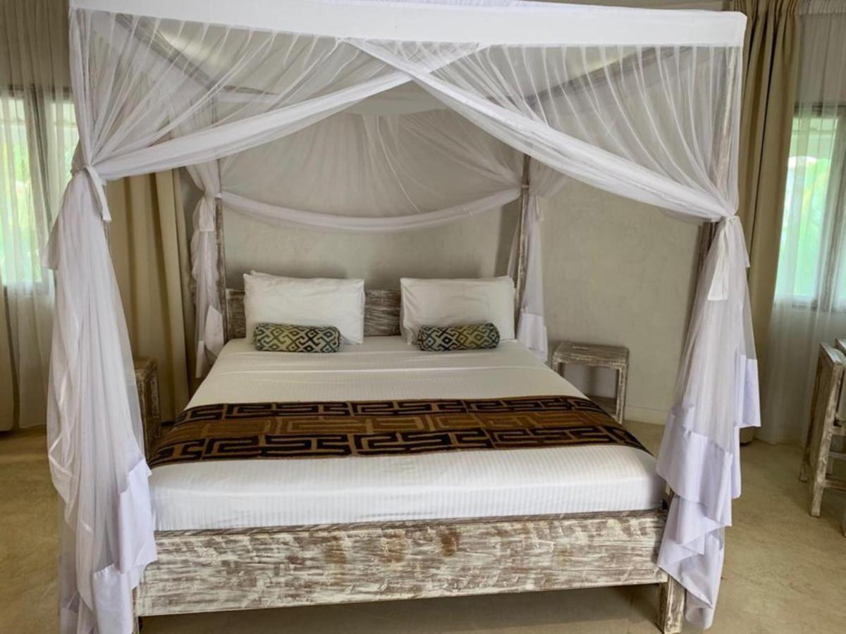 The Villa Luxury Suites Hotel Diani Beach Bagian luar foto