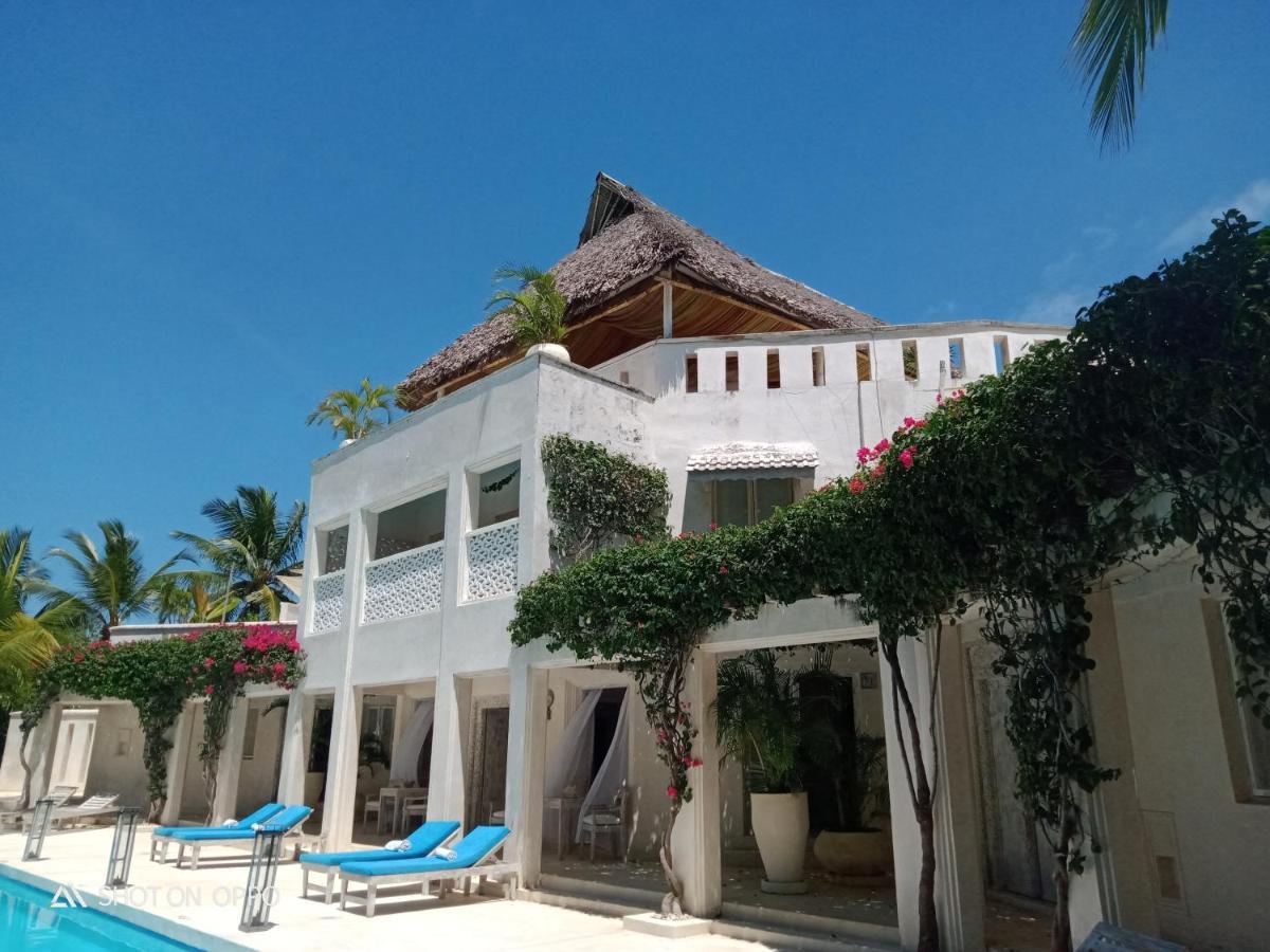 The Villa Luxury Suites Hotel Diani Beach Bagian luar foto