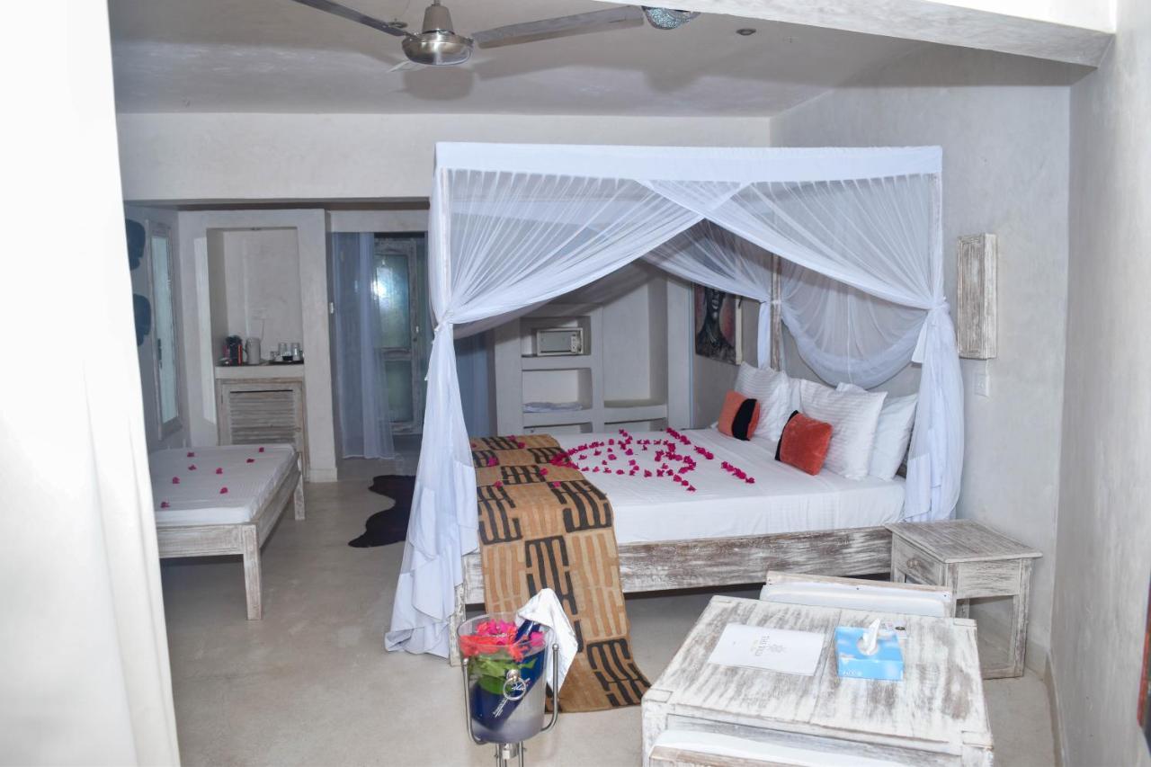 The Villa Luxury Suites Hotel Diani Beach Bagian luar foto