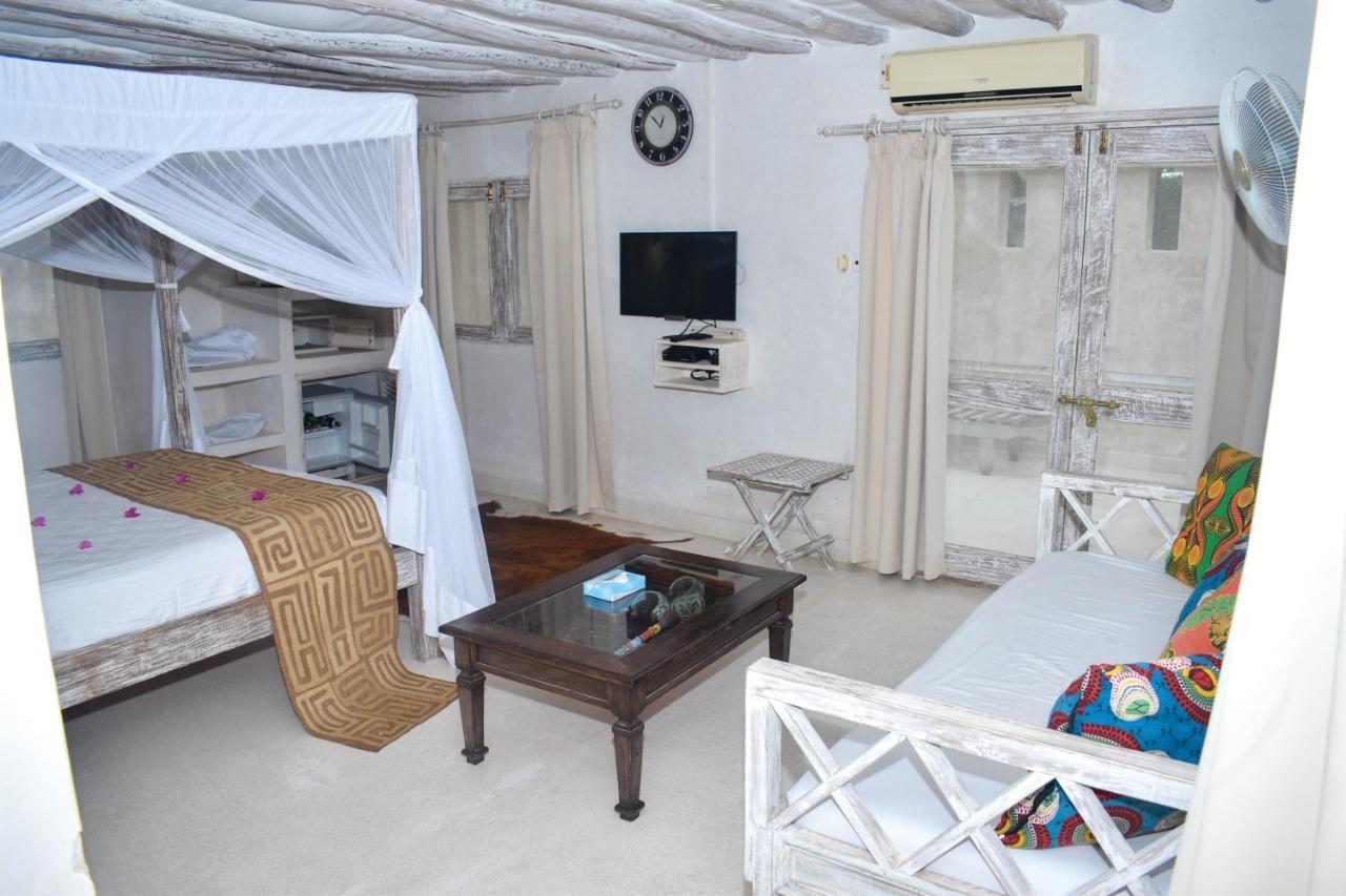 The Villa Luxury Suites Hotel Diani Beach Bagian luar foto