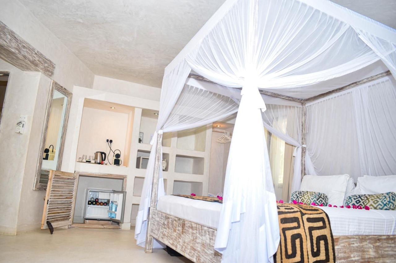 The Villa Luxury Suites Hotel Diani Beach Bagian luar foto