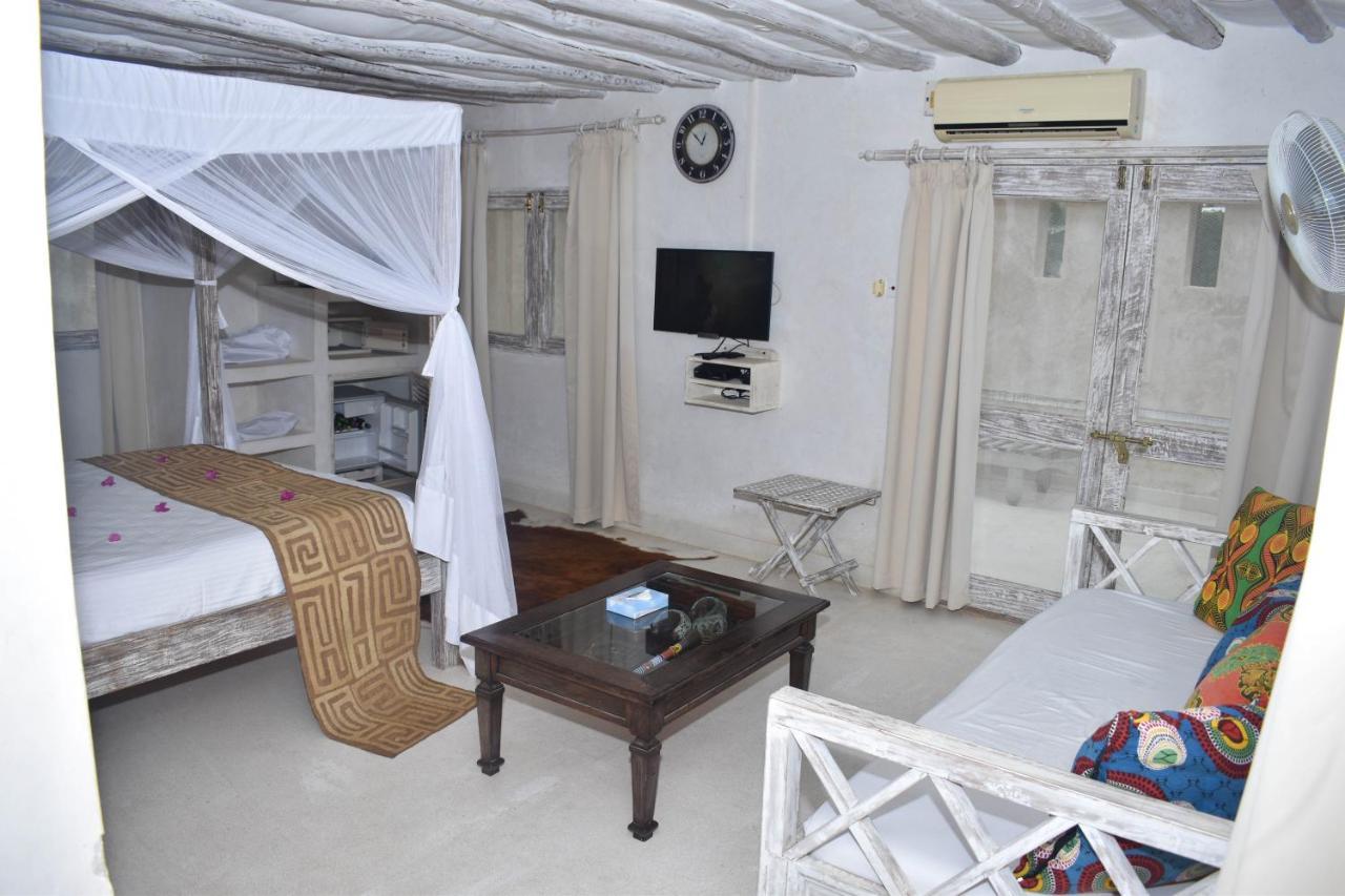 The Villa Luxury Suites Hotel Diani Beach Bagian luar foto