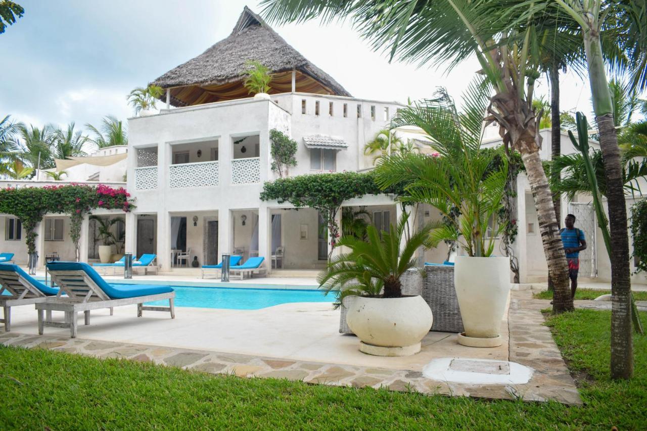 The Villa Luxury Suites Hotel Diani Beach Bagian luar foto