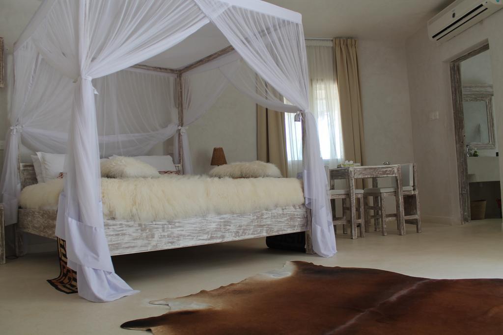 The Villa Luxury Suites Hotel Diani Beach Bagian luar foto