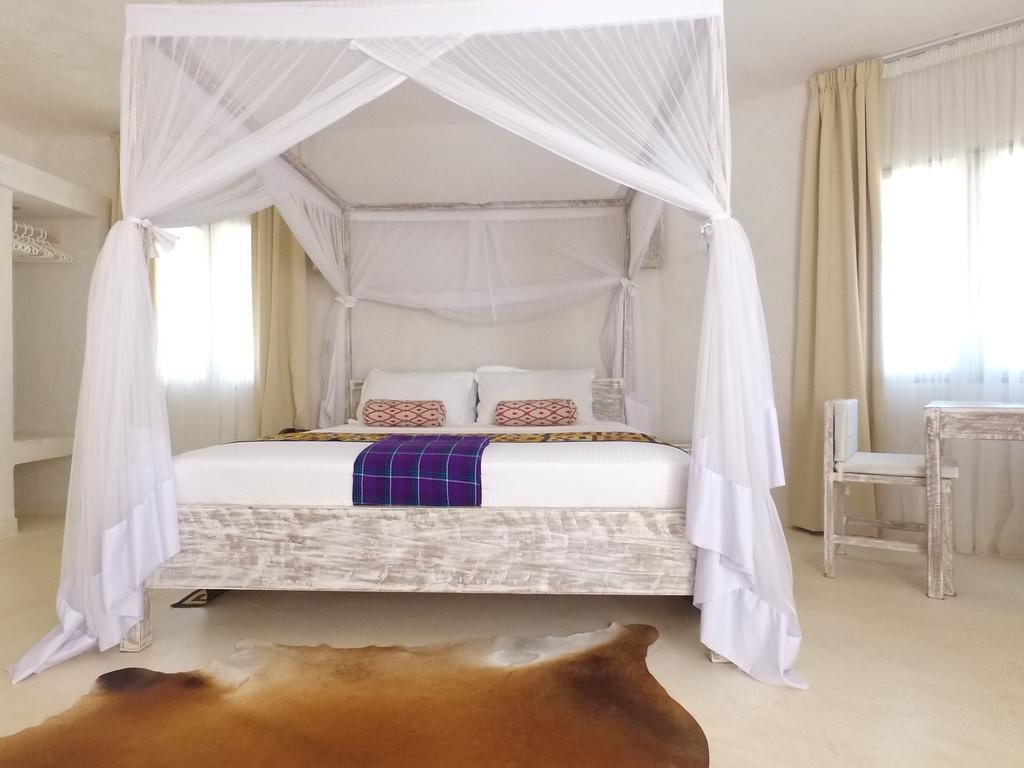 The Villa Luxury Suites Hotel Diani Beach Bagian luar foto