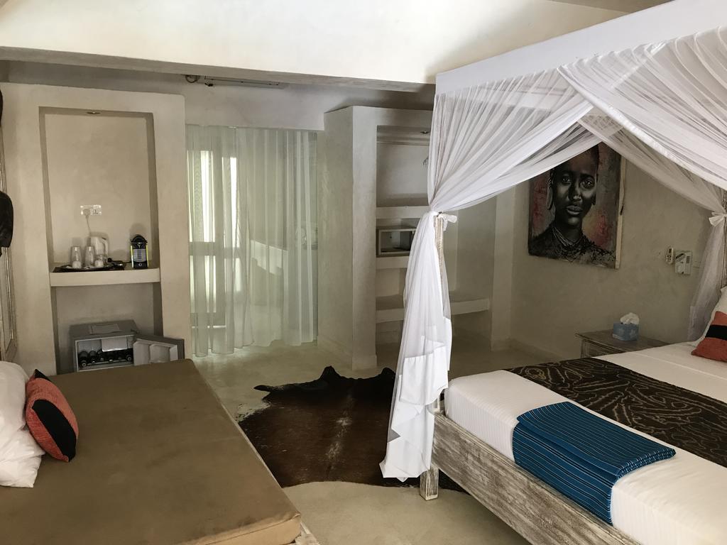 The Villa Luxury Suites Hotel Diani Beach Bagian luar foto