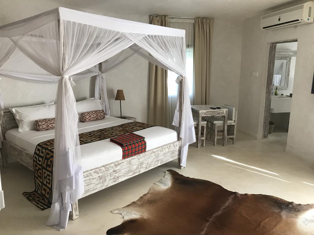 The Villa Luxury Suites Hotel Diani Beach Bagian luar foto